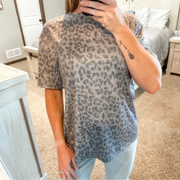 SHEIN Tops - SHEIN Cheetah Print Short Sleeve Crew Neck Gray Tee Size Small